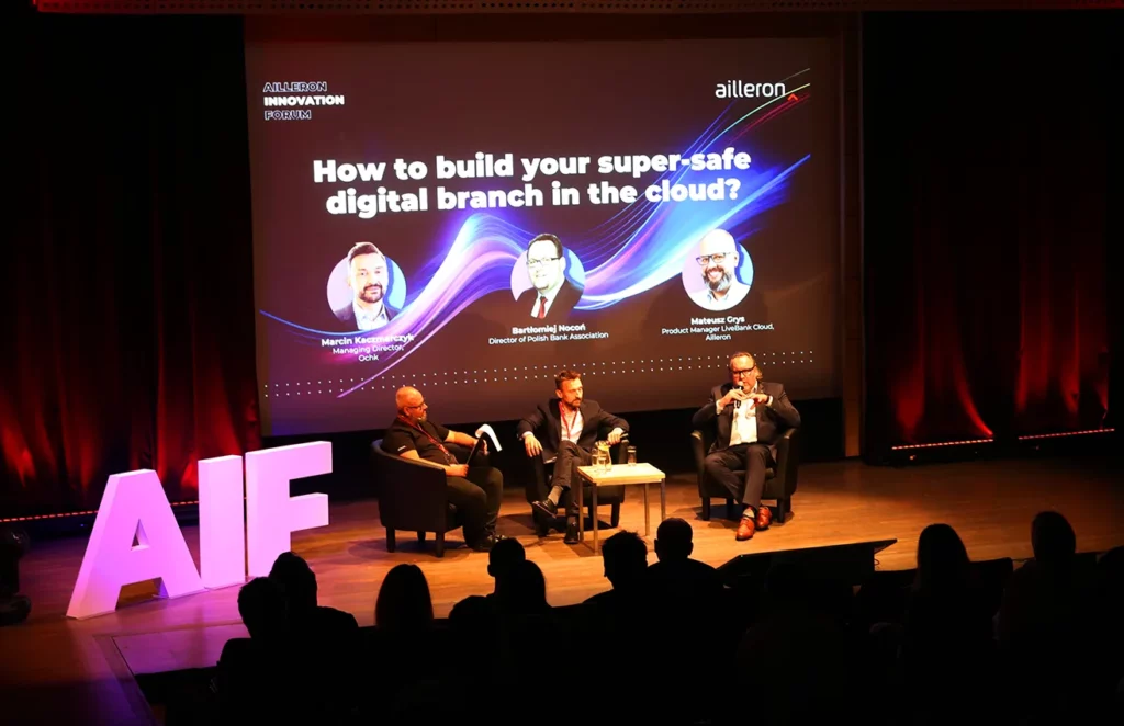 Marcin Kaczmarczyk, Bartłomiej Nicoń and Mateusz Grys discussing ” How to build your super-safe digital branch in the cloud?”