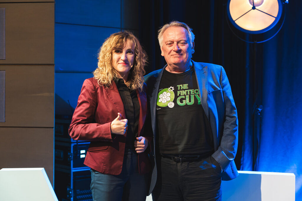 AIF25 Aleksandra Szczepaniak i Chris Skinner on stage